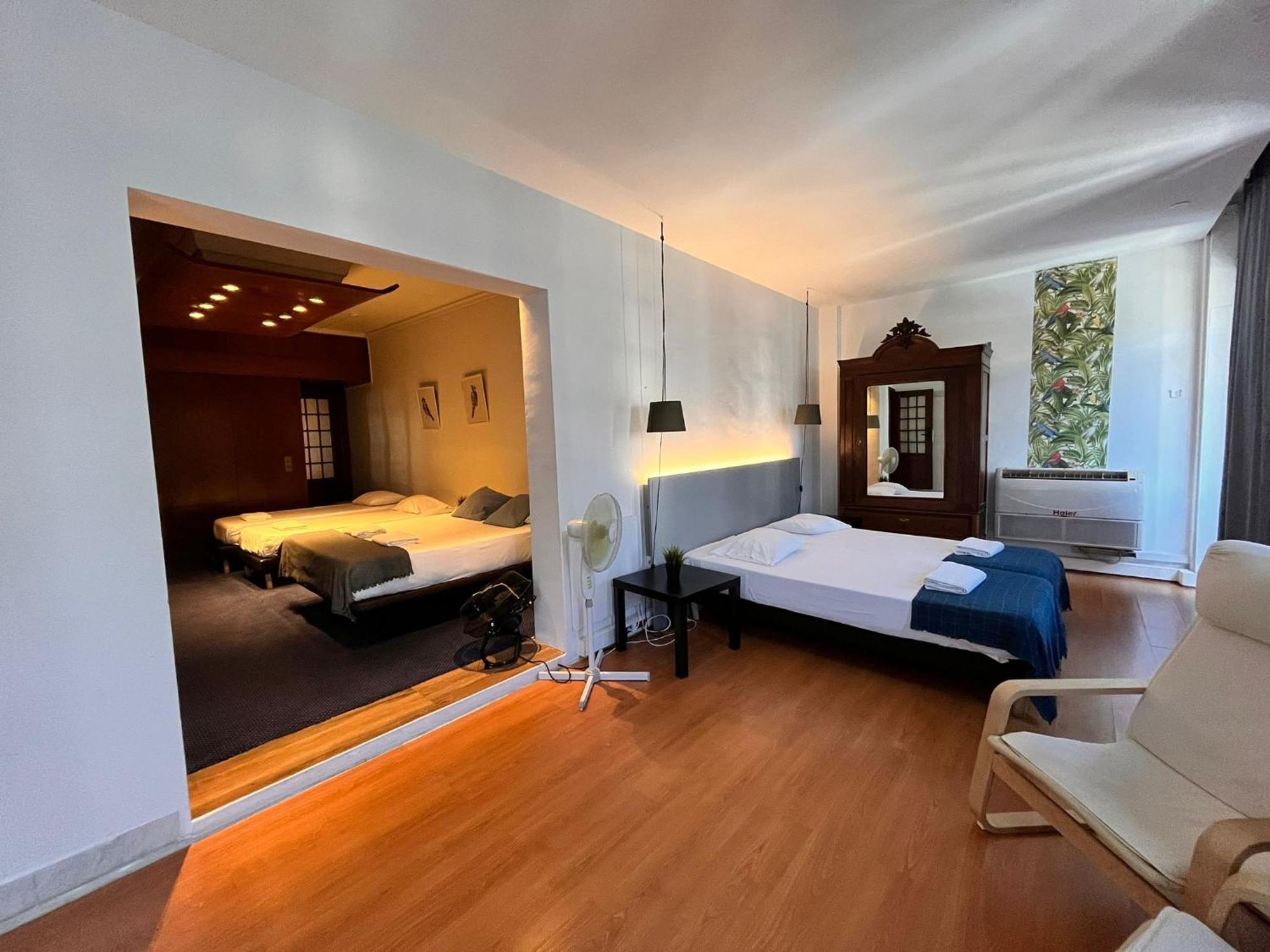 Hostal Castilho 63 & *